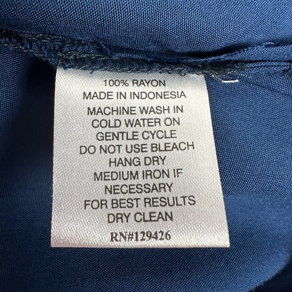 Escapada Split V-Neck Embroidered Long Sleeve Tunic - Picture 8 of 9